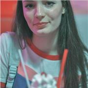 Studentessa universitaria con certificazione B1 in inglese